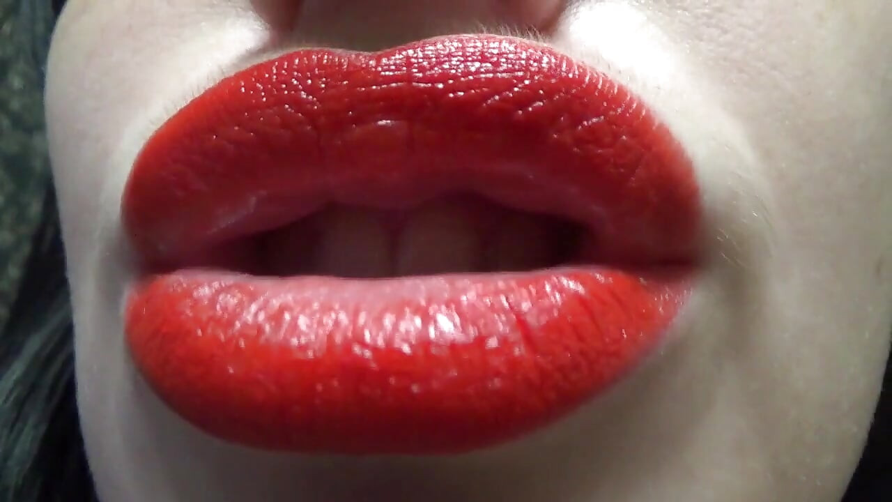 Kiss me baby! Red lipstick and big sexy lips fetish