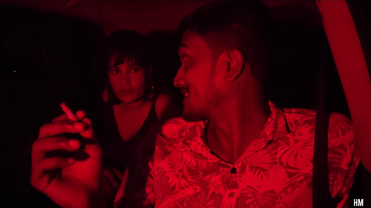 INDIAN ASIAN DESI COUPLE HAVING HARDCORE FUCKING IN THE CAR