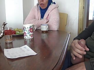 Chouha!! Fadiha!! Ik laat mijn lul zien aan de Marokkaanse oma van mijn vriend!!
