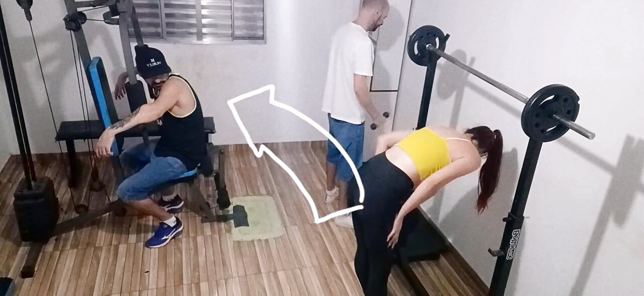 Esposa Traindo O Marido Na Academia Pelas Costas Dele!