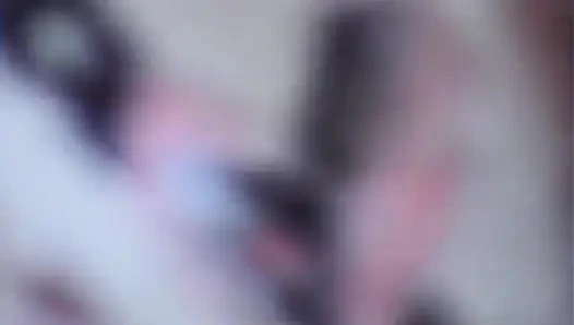 Uzun bacaklı ve... Yalınayak