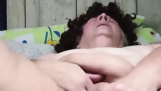 Wilde schlampe im bett mit deiner großen schwanzkopf