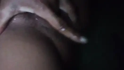 Ich berühre mich selbst unter der dusche, allein zu hause