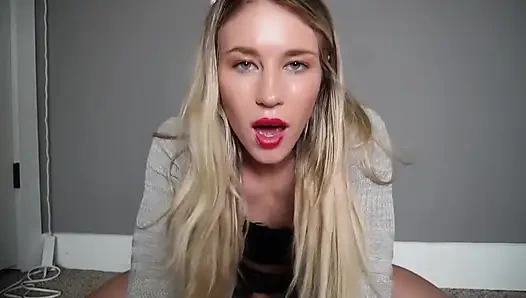 Stiefmutter lutscht den schwanz ihres stiefsohns an einem gloryhole, teil zwei