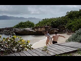 Sexe à la plage avec la star du porno indonésienne Mizzlamour