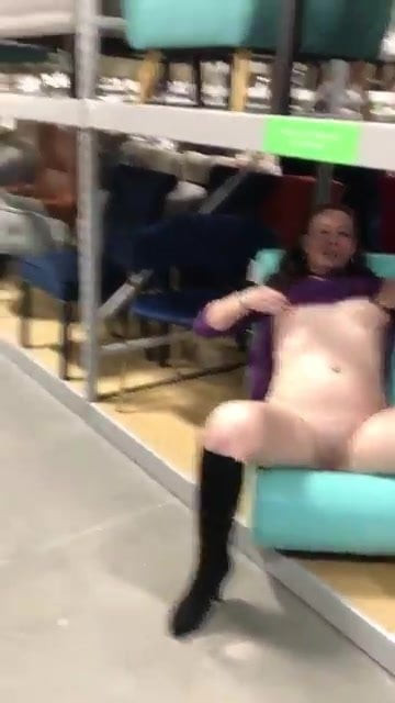 se masturba en el. supermercado