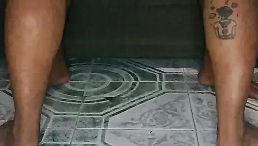 Aku nyepong kontol suamiku waktu dia pulang kerja