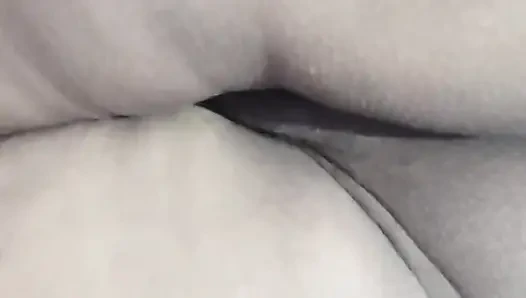 Pooja memasukkan mentimun ke dalam memek, memek, dan pantat istri istri meledak
