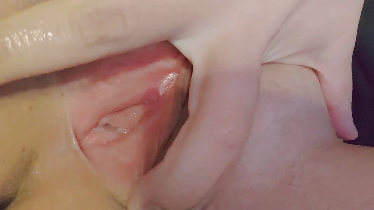 Cute amateur girl fingering her pussy CLOSE-UP!