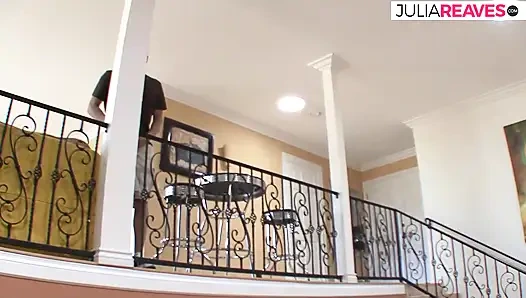 Nadja sarışın bir melek ama sürekli sekse ihtiyacı olan bir melek