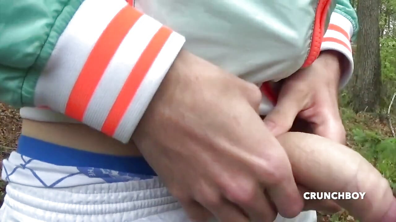 Ο Τόνι γαμήθηκε από ένα σέξι δίδυμο σε κρουαζιέρα στο δάσος