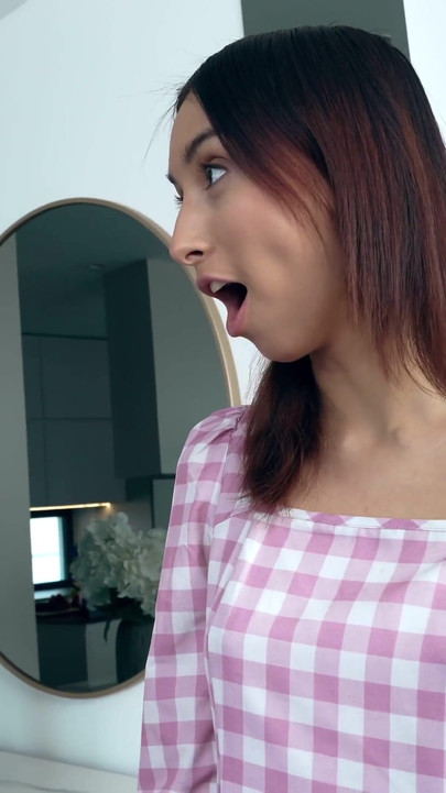 Asistencia de madrastra - tetona milf se une a una joven pareja | Clip 2