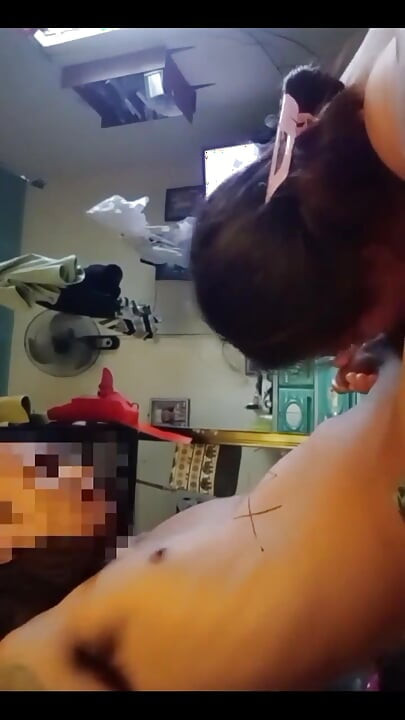 Ela chupa meu pau até ficar tudo seco