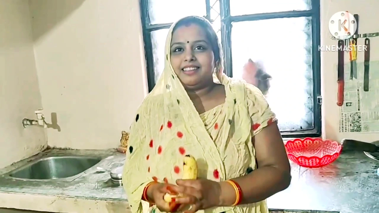 Desi Bhabhi Fuking Hard-core kichen with Banana