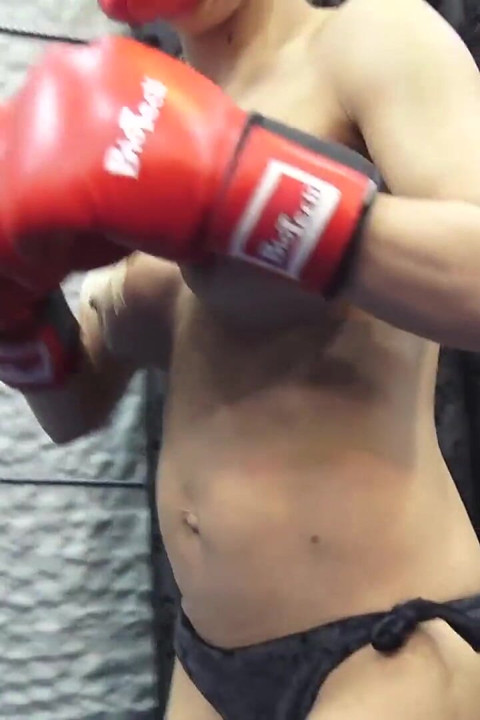 Big Tits Babe Gets Knocked Out in a Boxing Match
