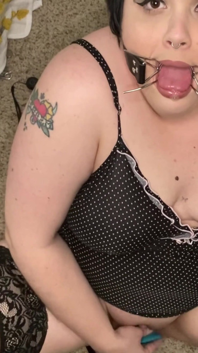 Måste-dela ögonblick från "POV Amatör BBW kuk slampa dreglar i Spider Gag"