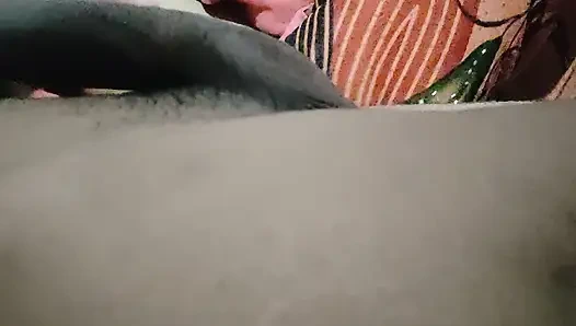 Bhabhi mengguncang penisku
