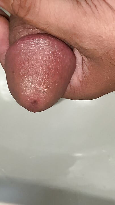 I have a horny cock , and I'm in the tolets to cum, I'm cumming my cock and I've been fucking it until I cum