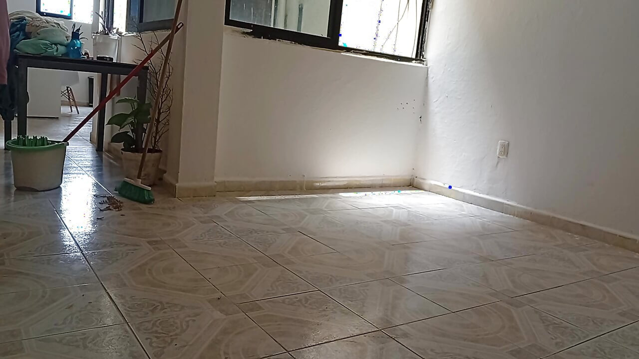 Otišao sam snimati mobitel dok je gospođa BBW čistila stan 1