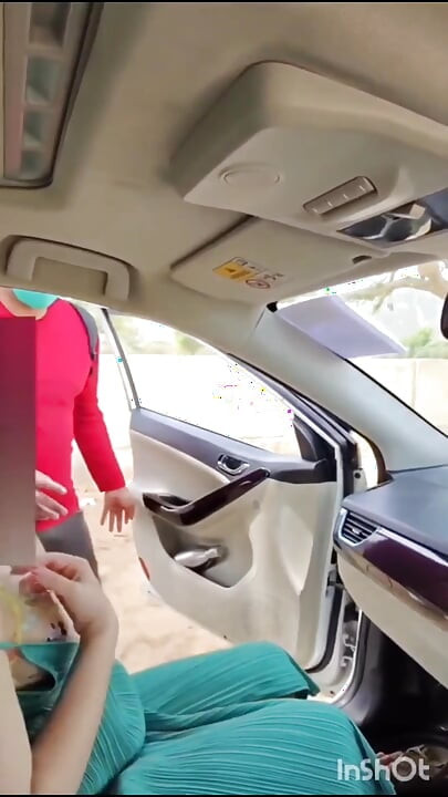 Extraño toca mis tetas en mi auto (al aire libre)