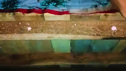 Sister-in-law's bad fucking and spreading both her legs, put the whole penis and took out the piss from the pussy.