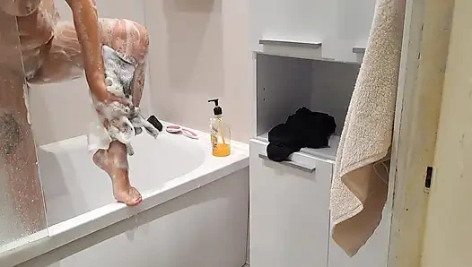 Genç üvey kız kardeşimi arıyorum ve mastürbasyon