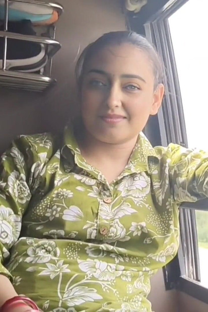 A Bhabhi Was Going Somewhere Alone in the Bus, I Left Her