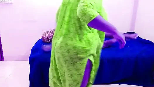 My MILF Hot Stepmom Fucked Me!