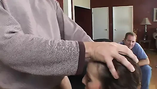 Bir yabancıyla anal seks yaparken gözleri parlıyor