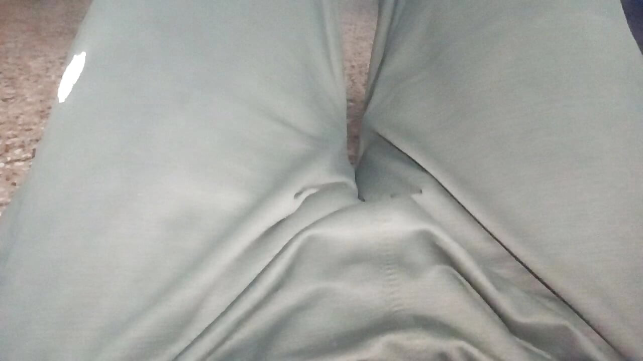 Ragazzo caldo indiano si masturba in bagno con una grande figa