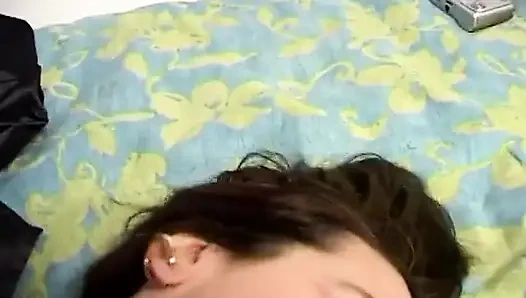 Мачеху обстреляли два твердых члена в любительском видео