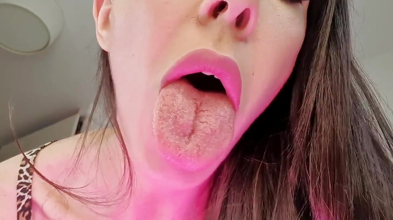 Giant Girl Wants to Eats You
