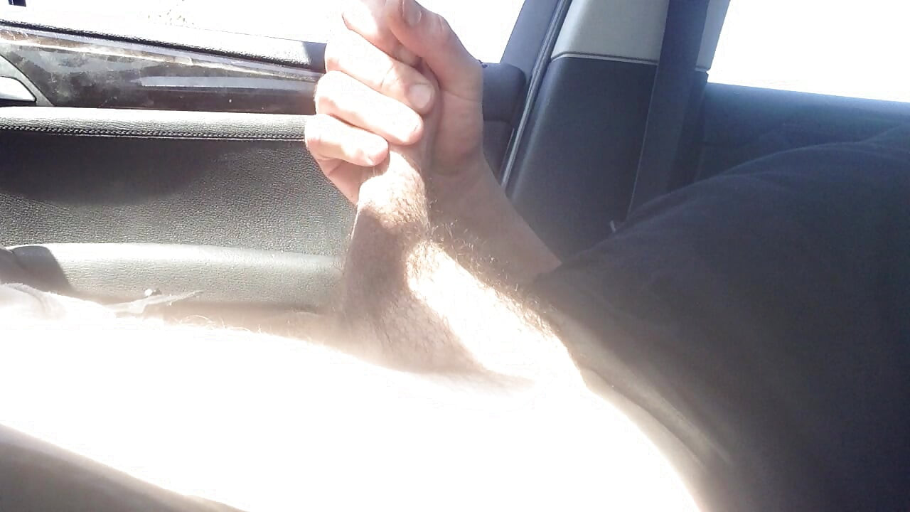 Lunch time wank