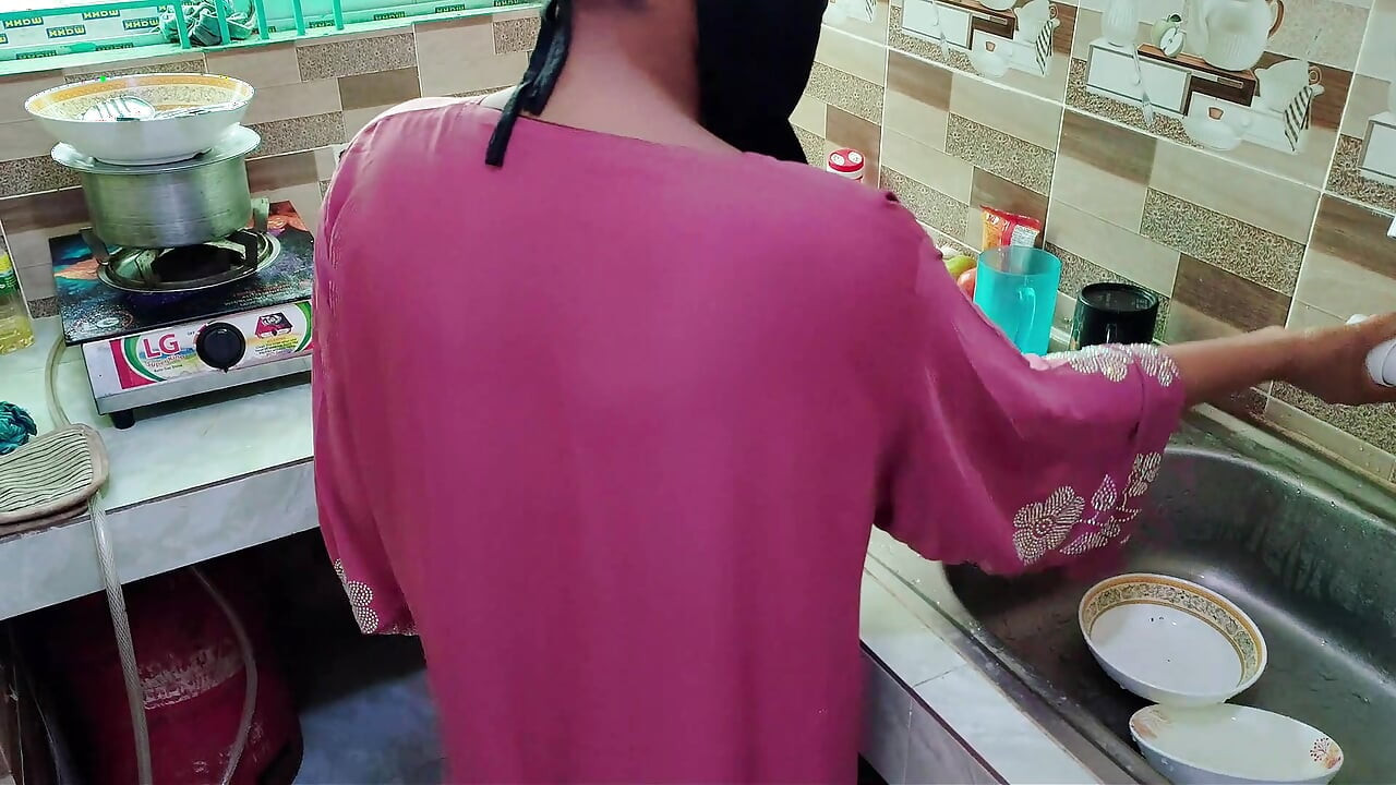 Please sir fuck my tight pussy once again Desi hijabi maid chudai xxx