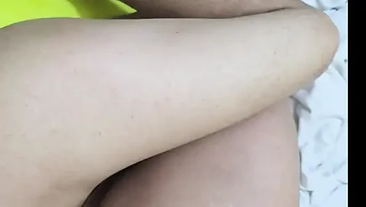 Shere üvey kız kardeşimle yataktayken birlikte güzelce eğleniyor ve daha mutlu son veriyor