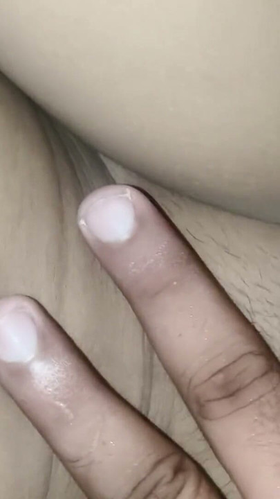 Garota fofa perdendo a virgindade pela primeira vez. Sexo hardcore muito dolorido. Sexo de garota da escola da vila. Sexo entre cunhado e cunhada | Clipe 2