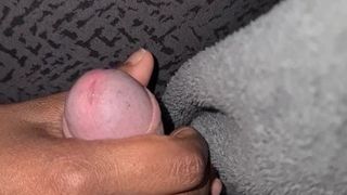 Masturbación con la mano pequeña polla
