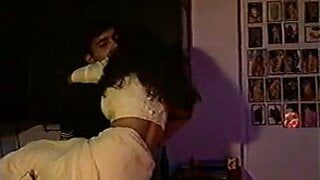 Indischer Retro-Pornofilm aus den 90er Jahren, dulhan hum le jaayenge