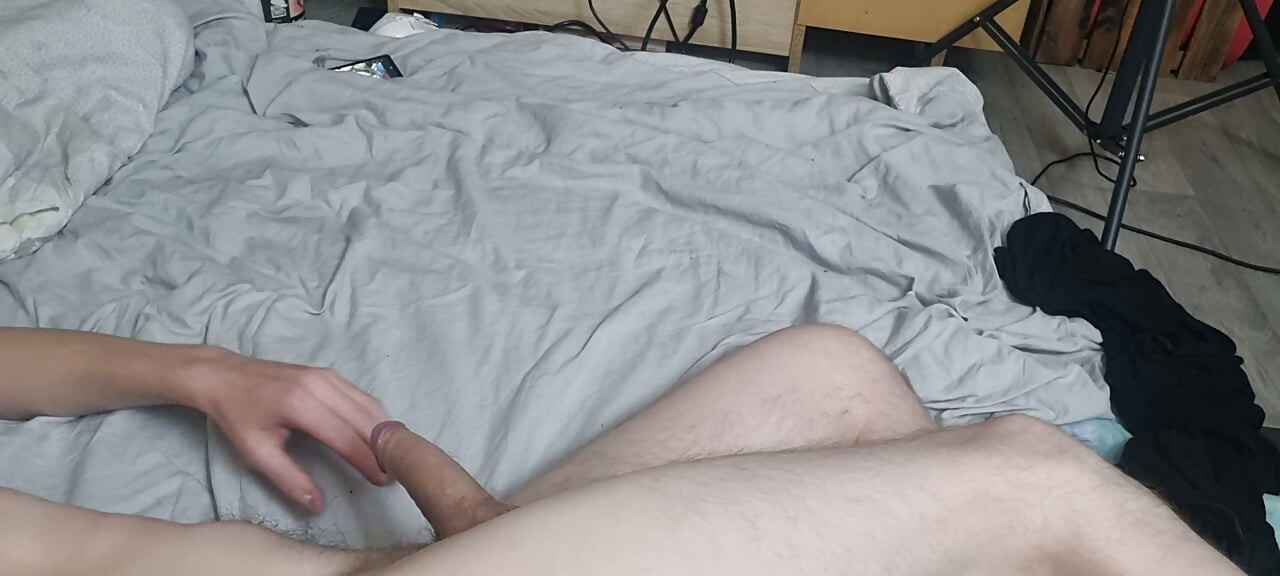 Ela me fode com um dildo de cinta e depois eu penetro ela para fazer