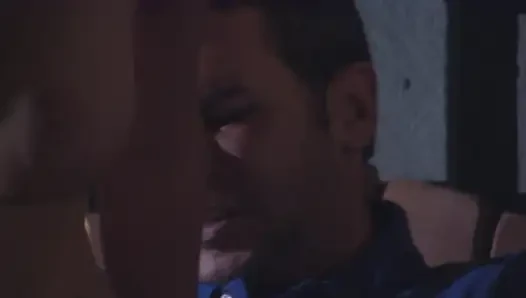 Çekici evli kadın sert bir zonklamadan anlayışlı oluyor