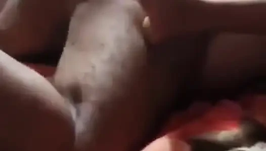 Suudi Arabistanlı karım ateşli pozisyonlarda emiyor ve sikişiyor