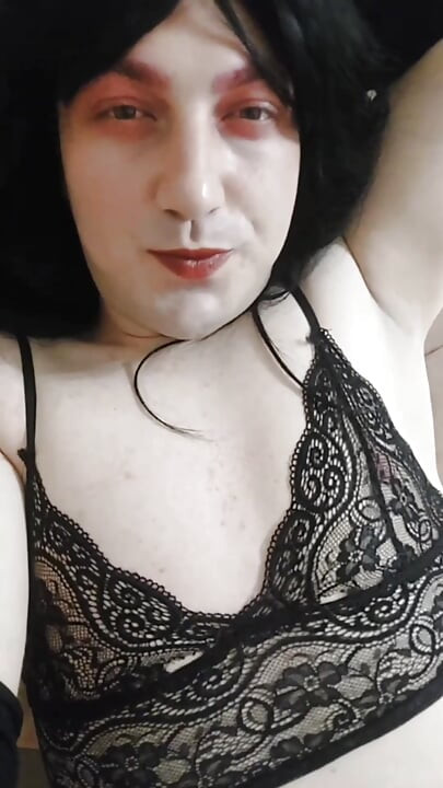 Gothique blanc, féminin, jeune travesti effémine