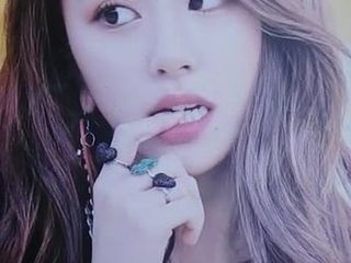 Chaeyoung (dwukrotnie) cumtribute
