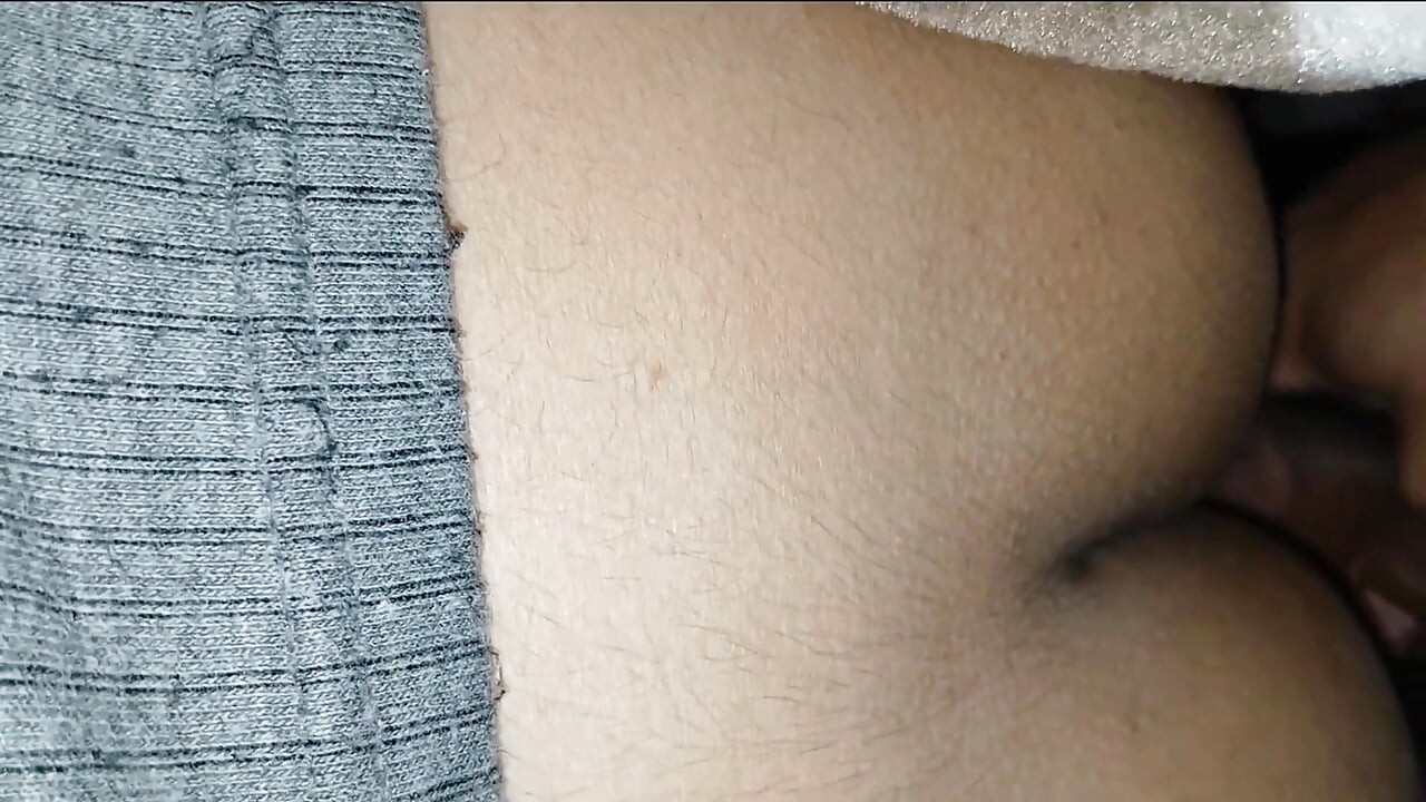 Madrasta compartilhando cama com enteado