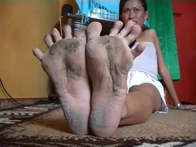 dirty soles scrunching &amp; spreading