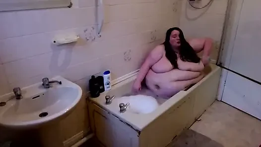 Sbbw mencoba mandi, bisakah dia bugar?