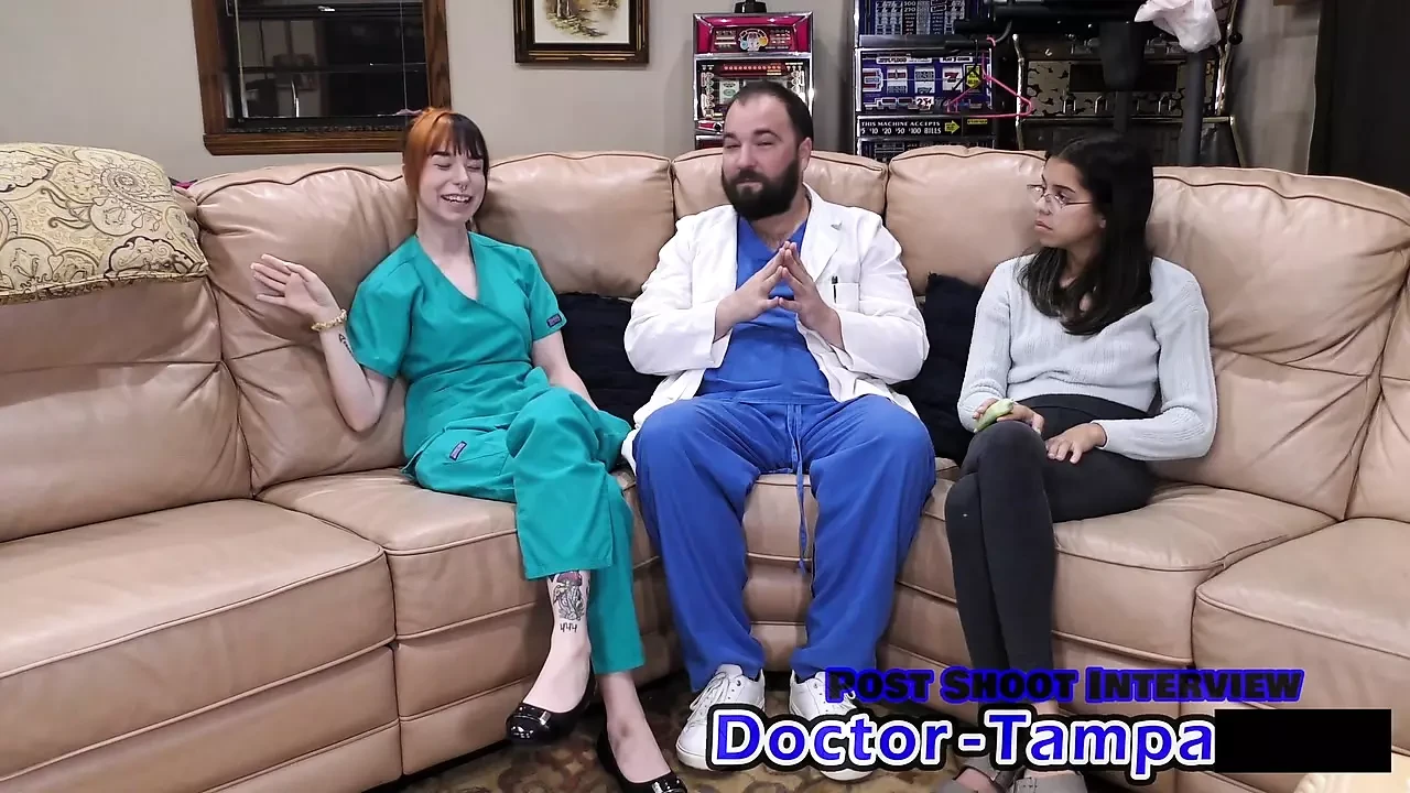 Dr Tampa - primer examen ginecológico de Ditria Rose