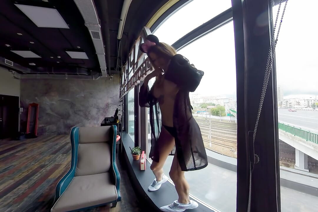 Шаловливая малышка