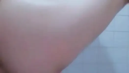 Lagi asik main sama dulceivanka di kamar mandi