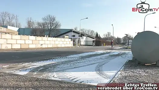Немецкая уличная блондинка-шлюшка подошла и трахается